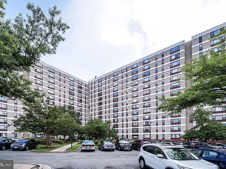 Building Exterior - 4600 Duke St