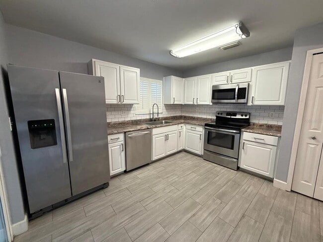 Building Photo - 1215 Tuxford Dr