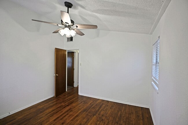 Building Photo - 633 S Academy Ave