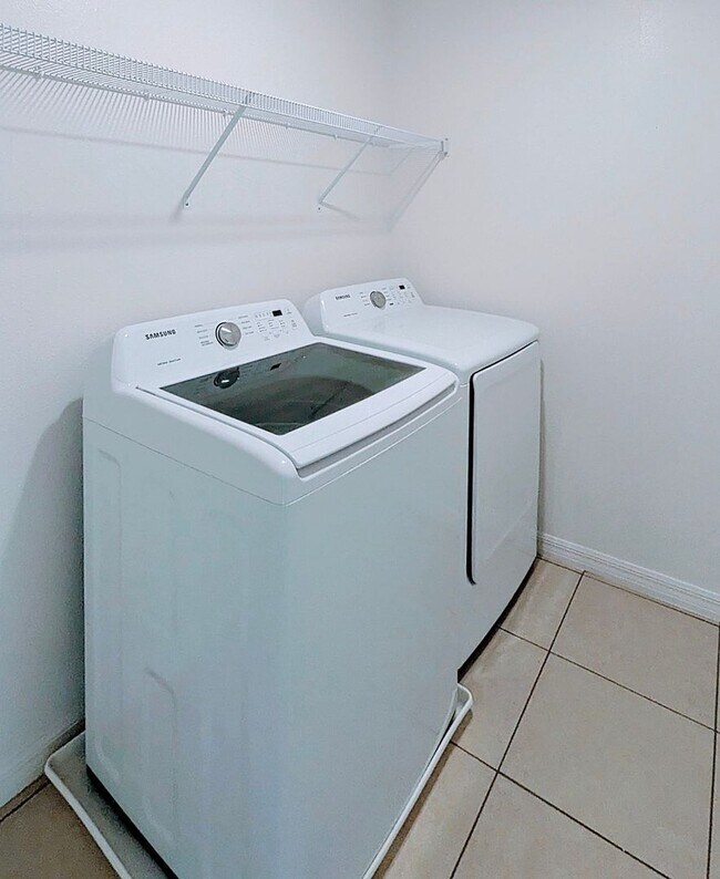 Building Photo - BEAUTIFUL 3-BEDROOM, 3-BATHROOM LUXURY TOW...