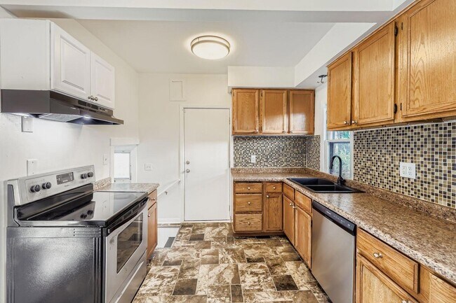 Building Photo - 1683 Minnehaha Ave E