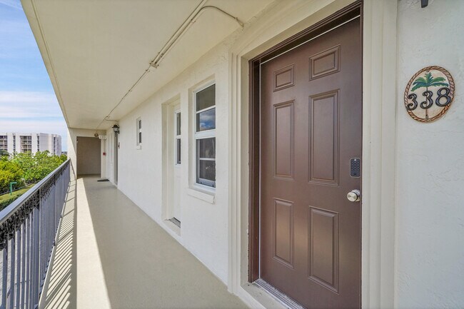 Building Photo - 2871 N Ocean Blvd