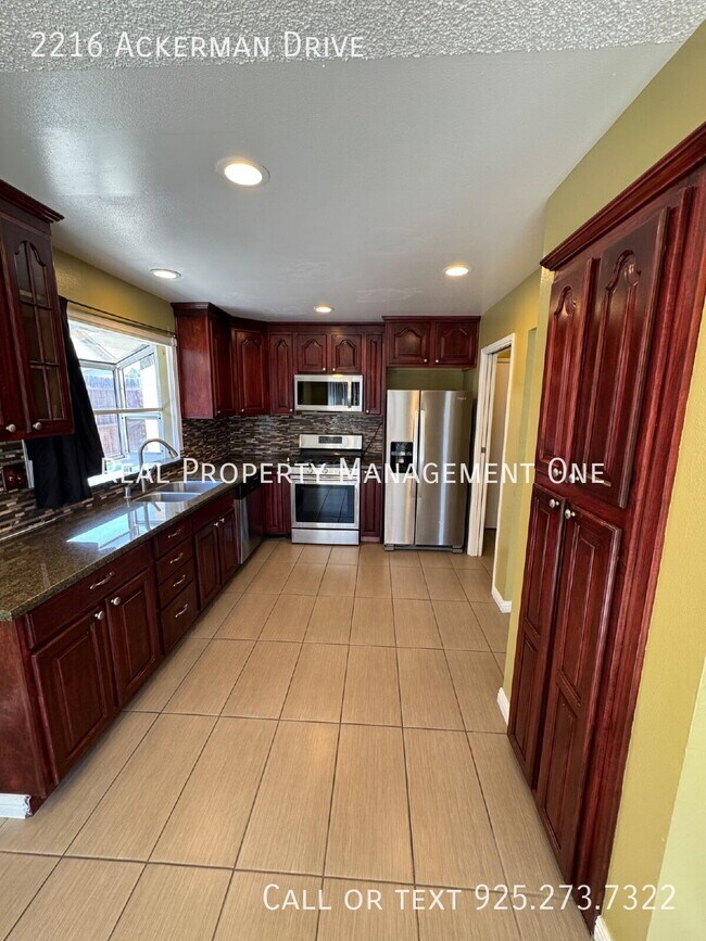 Building Photo - 2216 Ackerman Dr