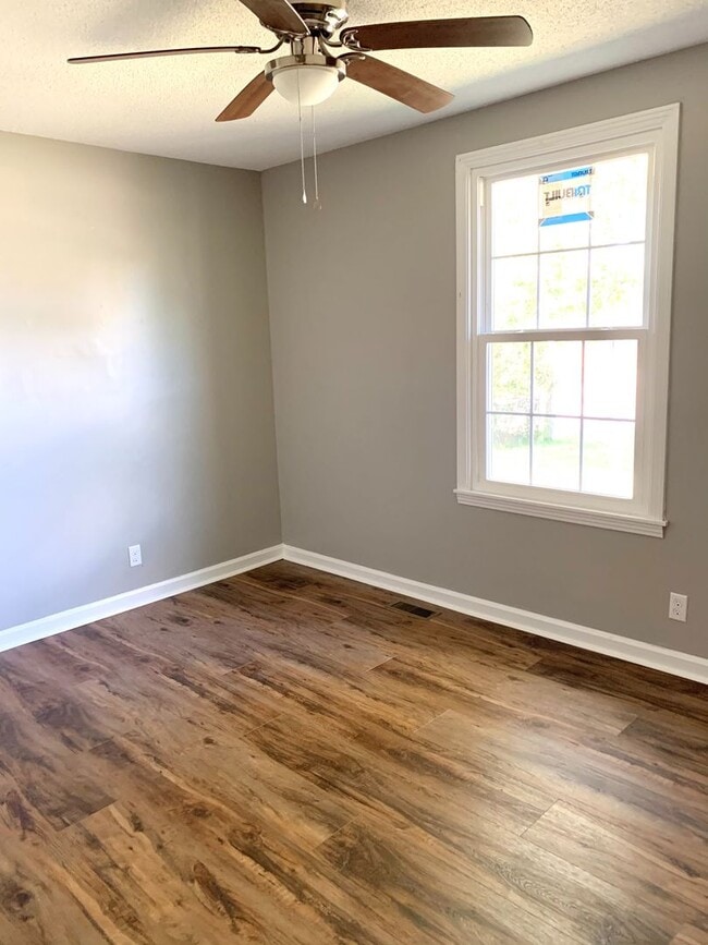 Building Photo - 512 Kellia Dr