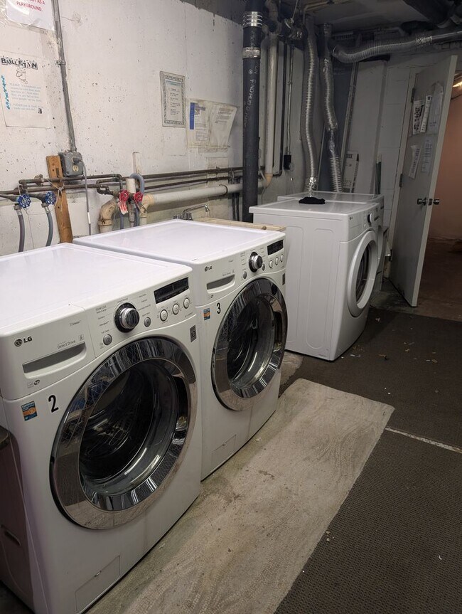 Building Photo - Somerville 2 bedroom with parking for 9/1
