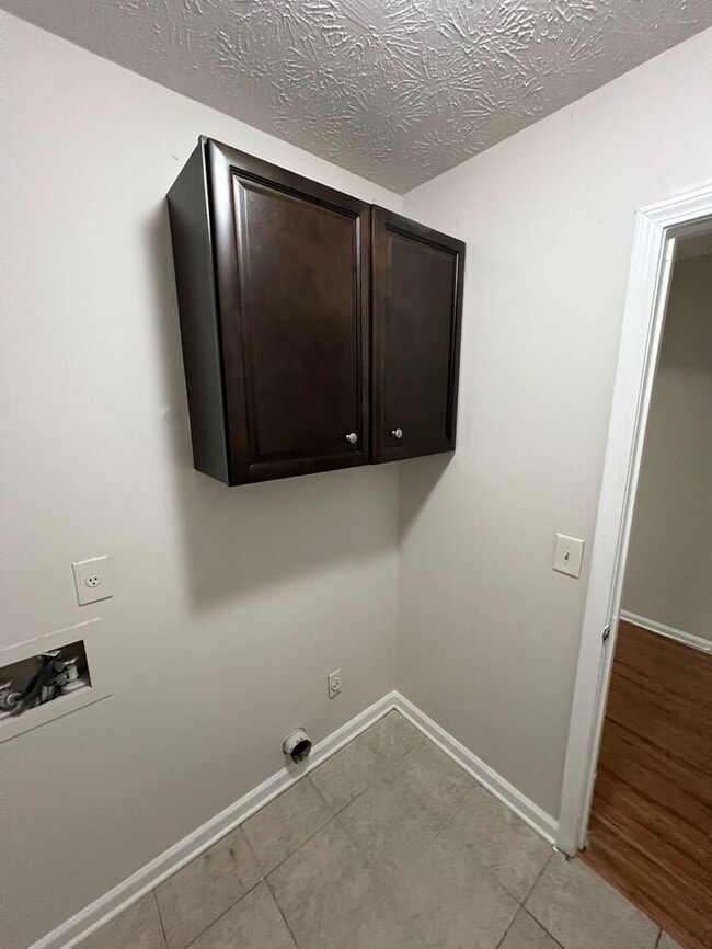 Building Photo - Beautiful 2-Bedroom Townhome in the Highly Sought-After Buford School District!