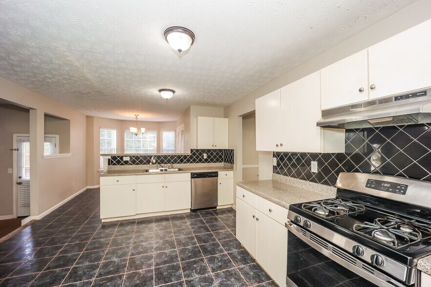 Building Photo - 275 Vaness Dr