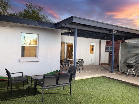 Building Photo - 2039 E 8th St