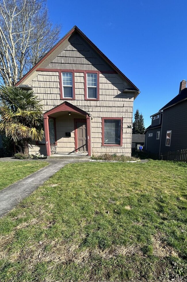 Building Photo - Thompson2