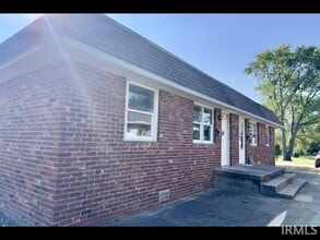 Building Photo - 1003 W Kickapoo St