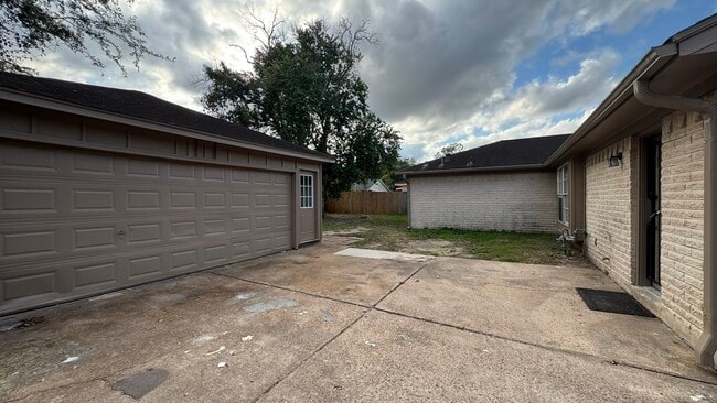 Building Photo - 9207 Portal Dr