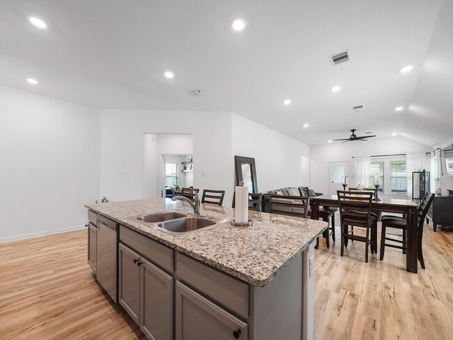 Building Photo - 6210 Glenwick Park Rd