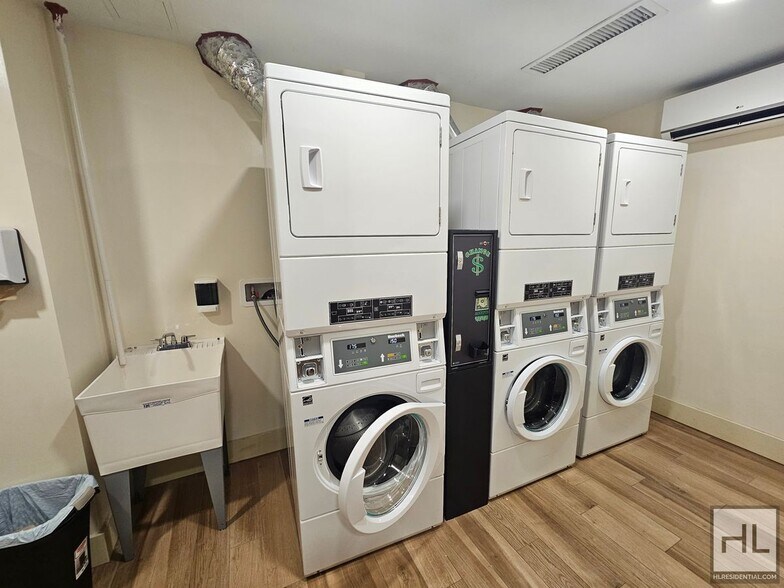 Building Photo - Modern 1-Bedroom with Balcony in Prime Nor...