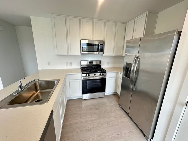 Building Photo - Brand New 3 Bed 2 Bath