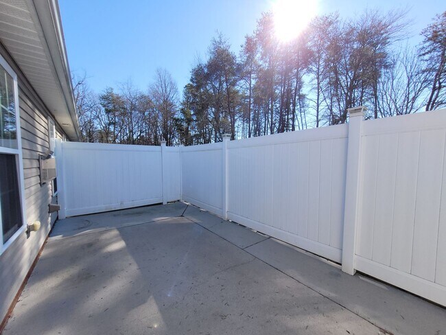Building Photo - 108 Brae Creek Ct