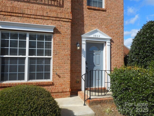 Building Photo - 3804 York Aly