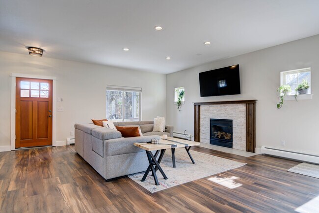Building Photo - 32 E Clara Ct