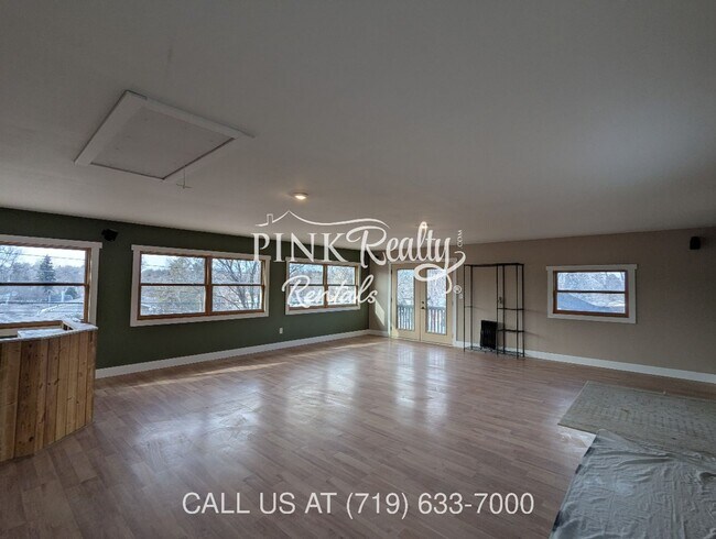 Building Photo - 2545 Lelaray St