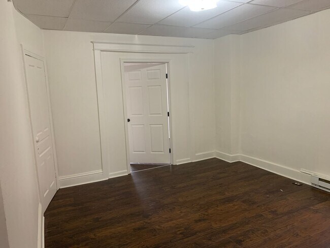 Building Photo - 1st Floor 1 Bed/1Bath,Laundry - West York Borough