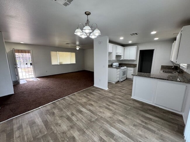 Building Photo - Gorgeous Remodeled 3+2 On Half Acre- $2500