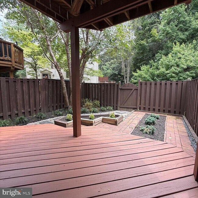 Building Photo - 8442 Springfield Oaks Dr