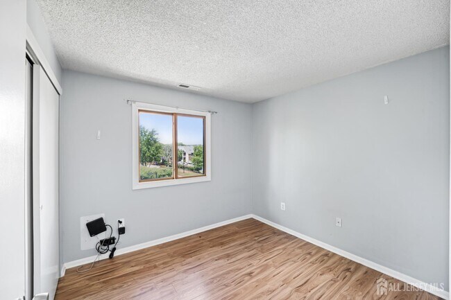 Building Photo - 307 Ravens Crest Dr