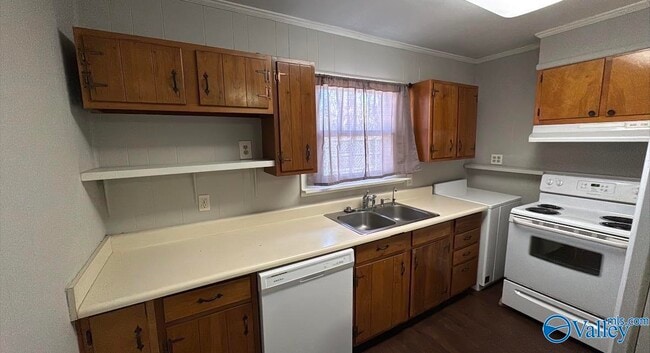 Building Photo - 2901 Azalea Rd SW