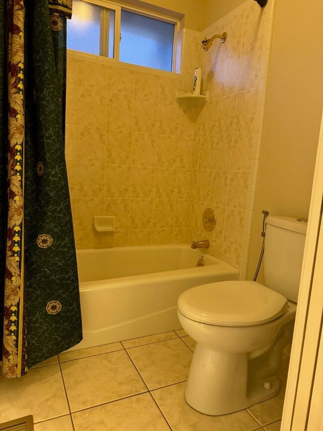 Building Photo - 982 4000 N