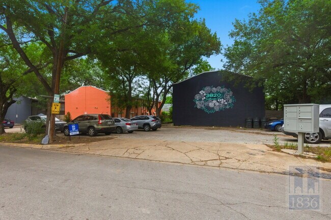 Building Photo - 3820 Southway Dr