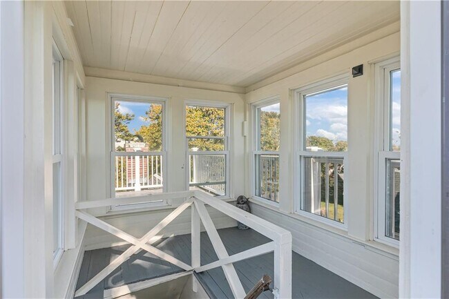 Building Photo - 18 Rhode Island Ave