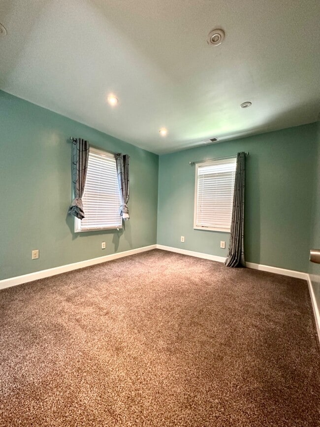 Building Photo - 4219 E 68th Terrace