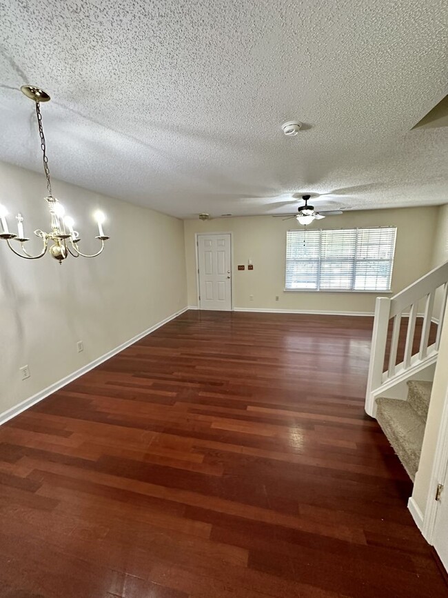 Building Photo - Cozy 2BR/2.5 Bath Townhouse in Holly Ridge