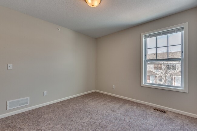 Building Photo - END UNIT townhome available July 01 $1825.00