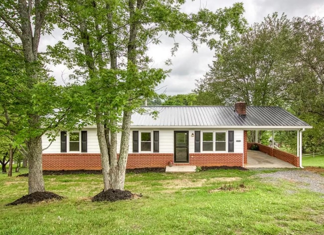 Building Photo - Woodland Hills