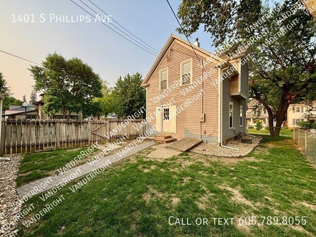 Building Photo - 1401 S Phillips Ave