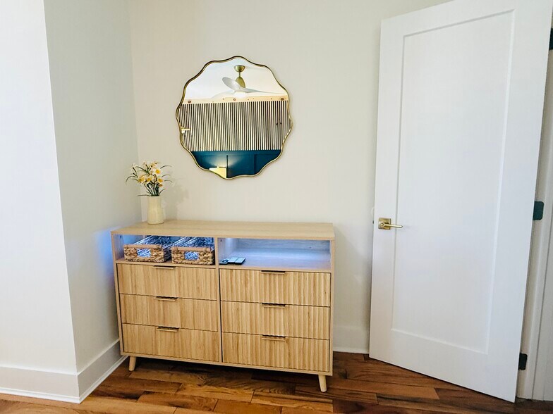 Bedroom - 2504 E York St