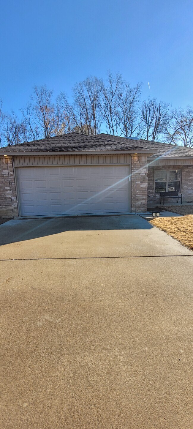 Building Photo - 45 Buena Vis Dr