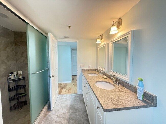 Building Photo - Luxury, furnished seasonal rental, Tequest...