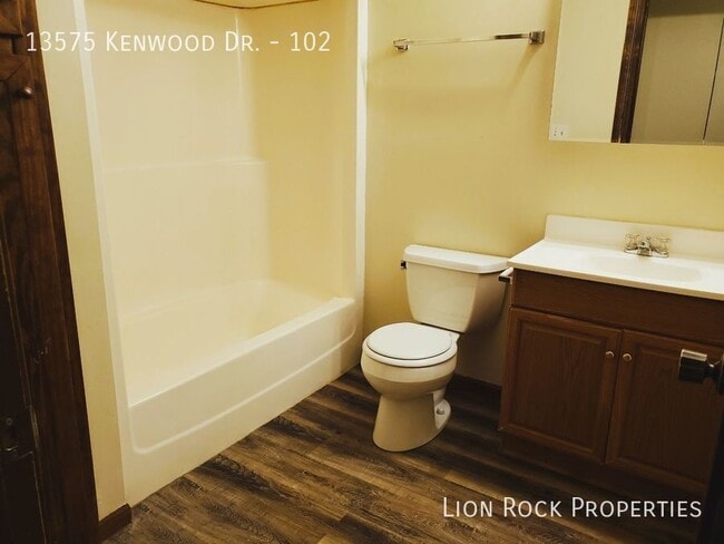 Building Photo - 13575 Kenwood Dr N