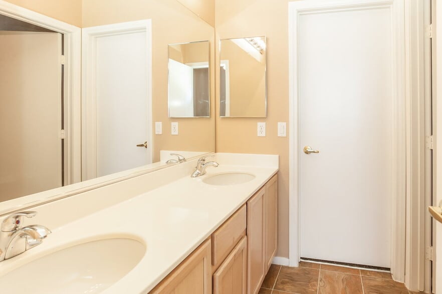Building Photo - 5608 Rustic View Ct
