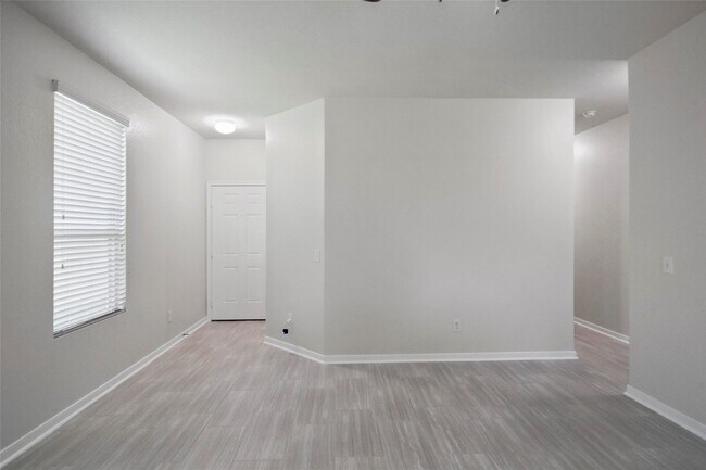 Building Photo - 2719 Skyview Long Dr