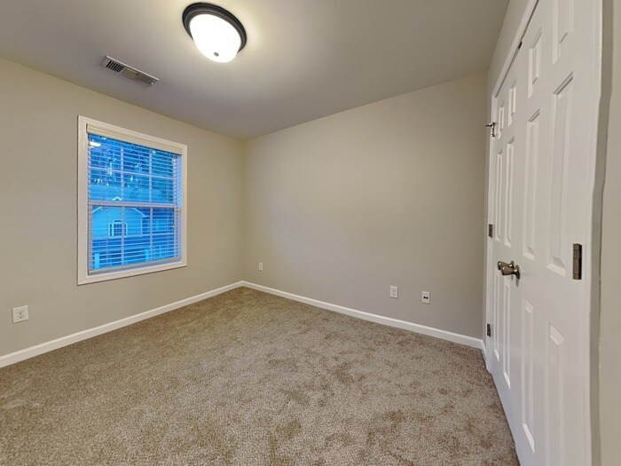 Building Photo - 2551 Freemont St