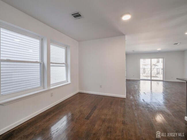 Building Photo - 496 S 18th St