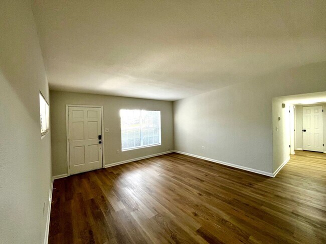 Building Photo - 3/2 in great Conway location