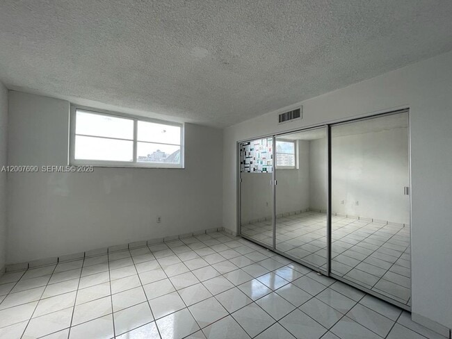 Building Photo - 1750 James Ave