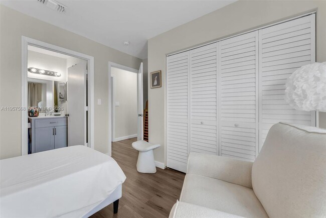 Building Photo - 5265 NW 112th Ave