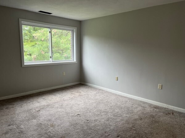 Building Photo - 8 Ledgewood Way