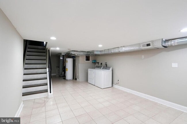 Building Photo - 2633 Tasker St