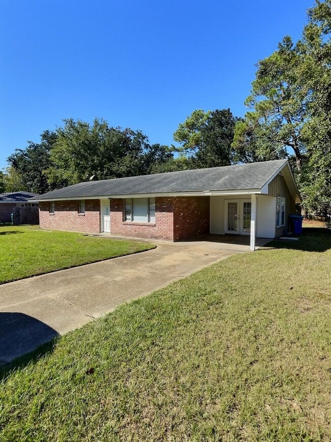 Building Photo - 3 BD 1.5 BA Ocean Springs Rental in the Go...