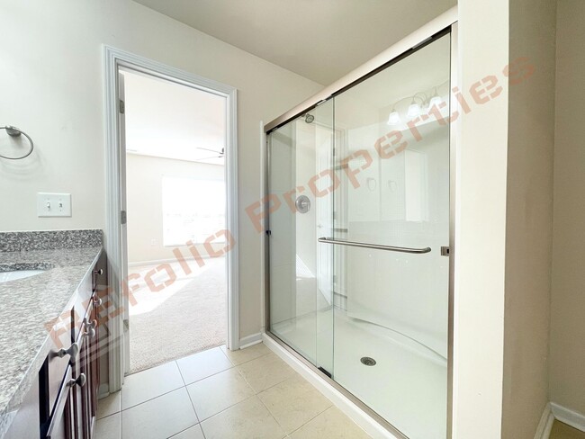 Building Photo - Beautiful 3 Bedroom, 2.5 Bathroom Townhome...